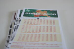 Resultado da Mega-Sena 2520 sairá às 20h de quinta-feira (15/9) Resultado da Mega-Sena 2520 sai às 20h de quinta-feira (15/9); prêmio é de R$ 110 milhões