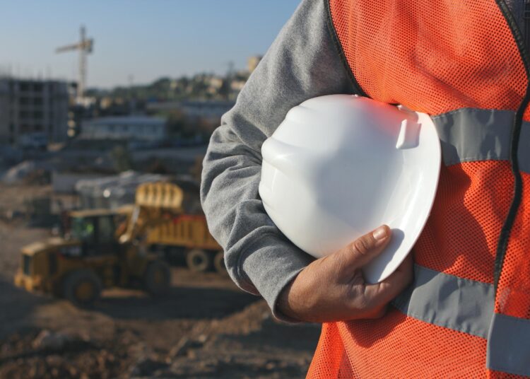 Construtora recruta em MG ajudante, apontador, auxiliares, motoristas, operadores, técnicos e muito mais