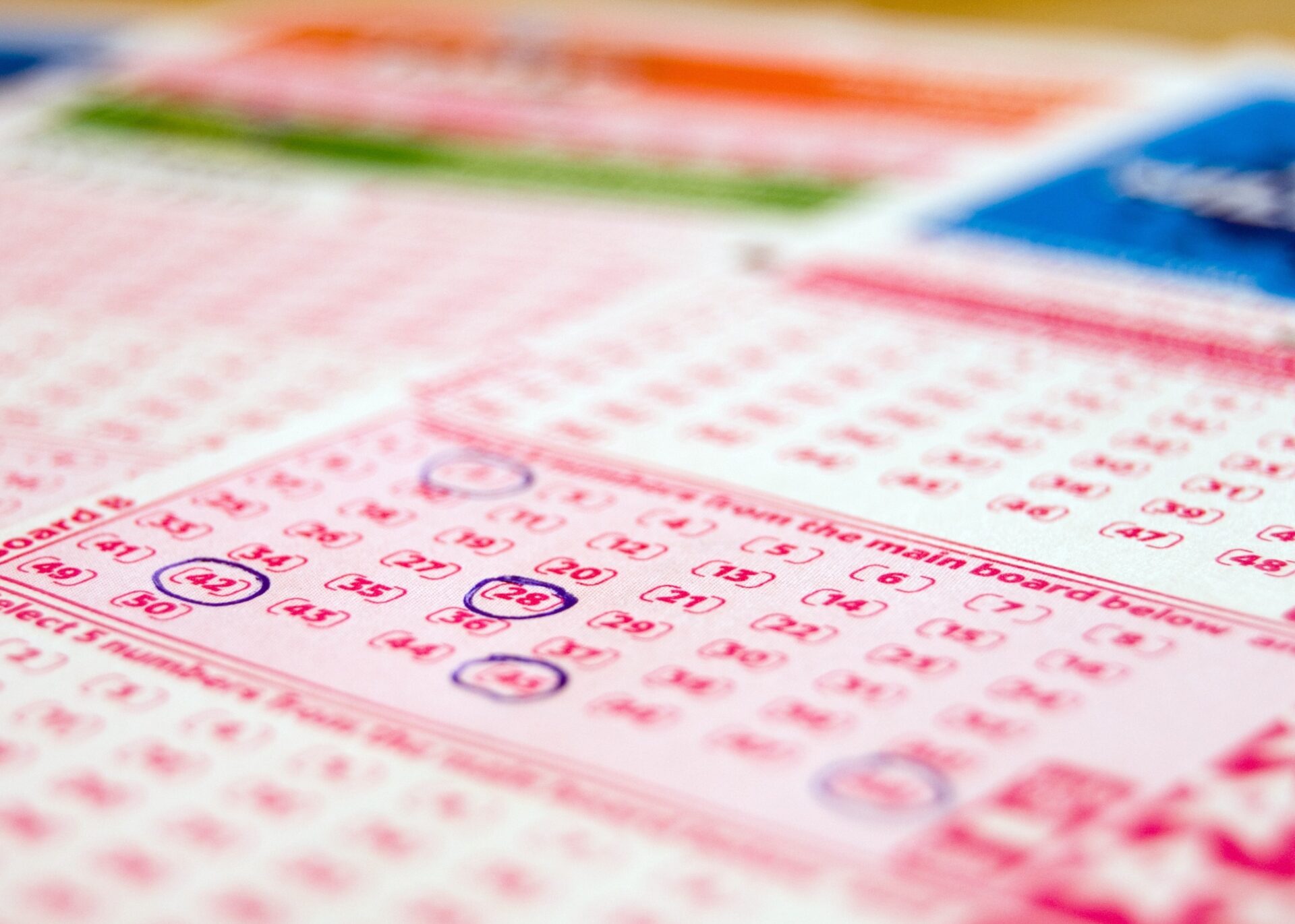 Como são realizadas as loterias nos cassinos online?