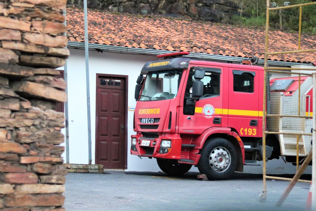 Três concursos públicos do Corpo de Bombeiros em MG ofertam mais de 380 vagas Três concursos públicos do Corpo de Bombeiros em MG ofertam mais de 380 vagas