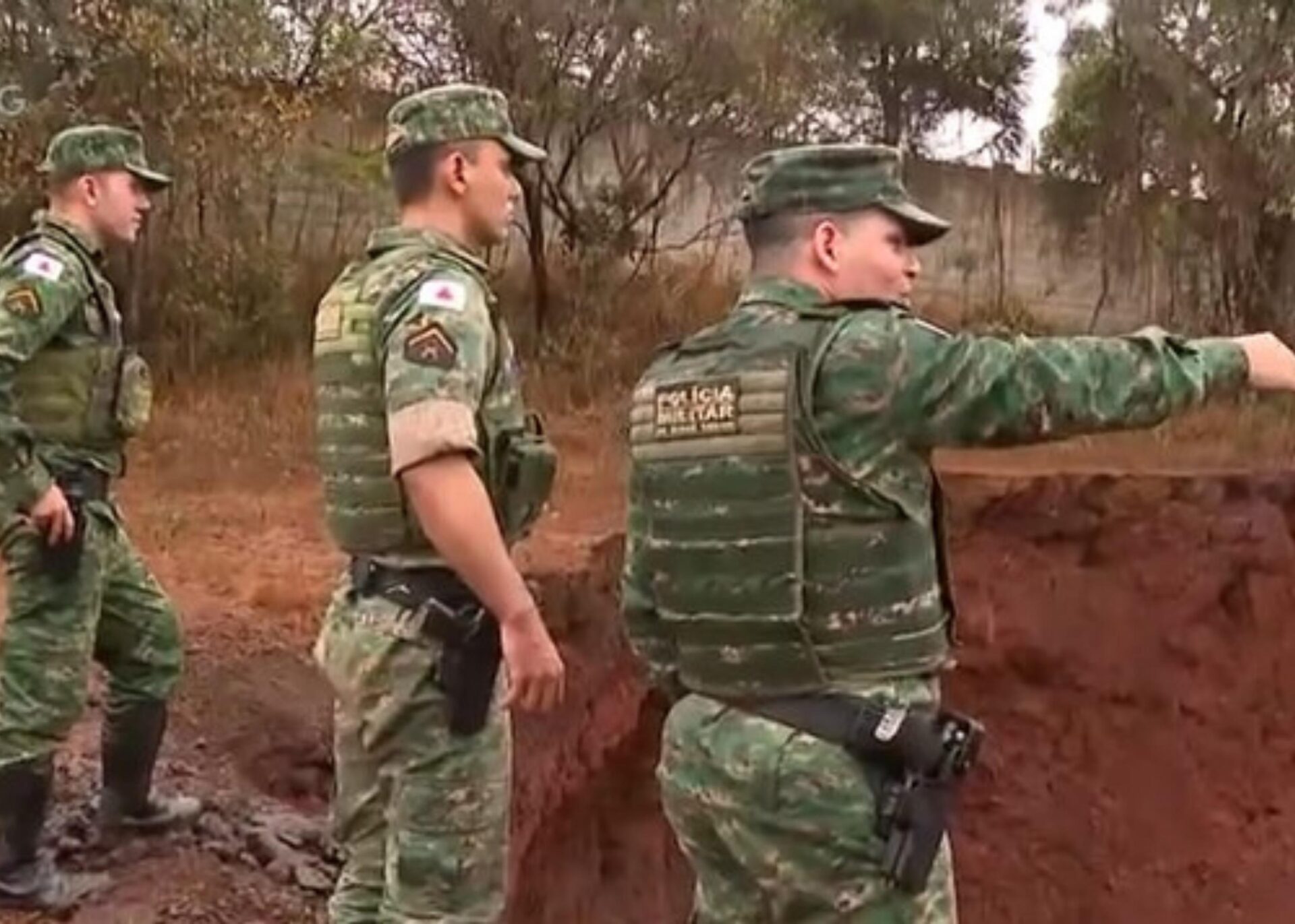 Polícia Ambiental prende 9 pessoas em flagrante por extração mineral clandestina, em Itabirito (MG)