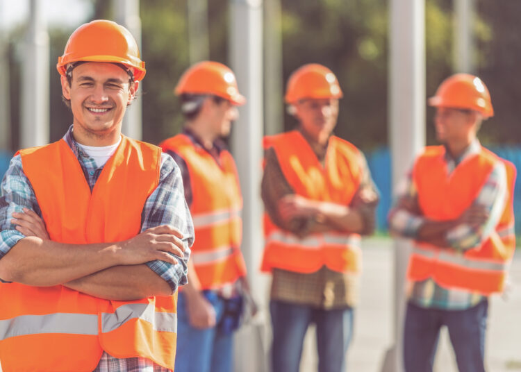 Traterra oferece VAGAS em diversas áreas da construção até amanhã!!!