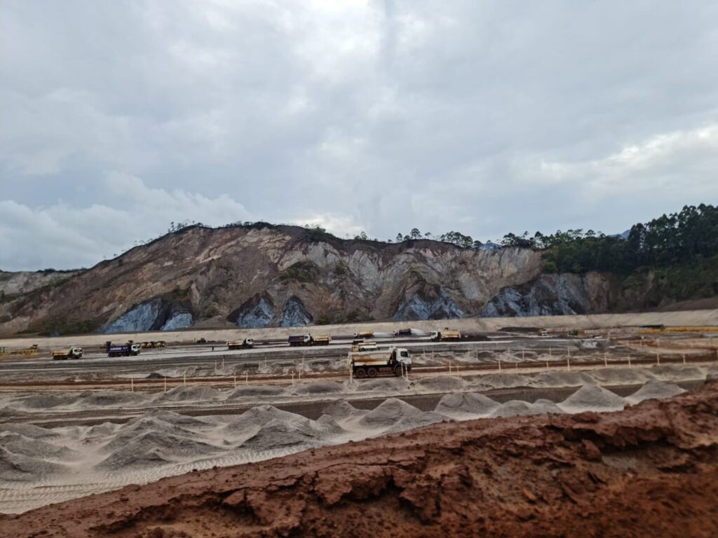 Consórcio de construtoras em Mariana oferta vagas de ajudante, greidista, motorista, operadores e pedreiro Consórcio de construtoras em Mariana oferta vagas de ajudante, greidista, motorista, operadores e pedreiro