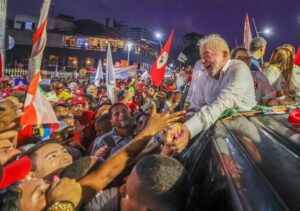 “Brasil expulsa Bolsonaro e traz de volta o ex-líder de esquerda Lula”, noticia NYTimes "Brasil expulsa Bolsonaro e traz de volta o ex-líder de esquerda Lula", noticia NYTimes