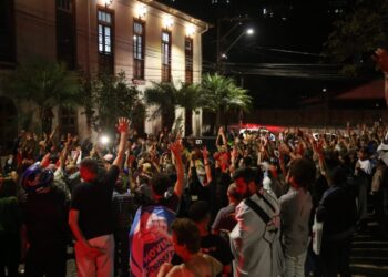 População volta a pedir "Fora Saneouro" em Ouro Preto