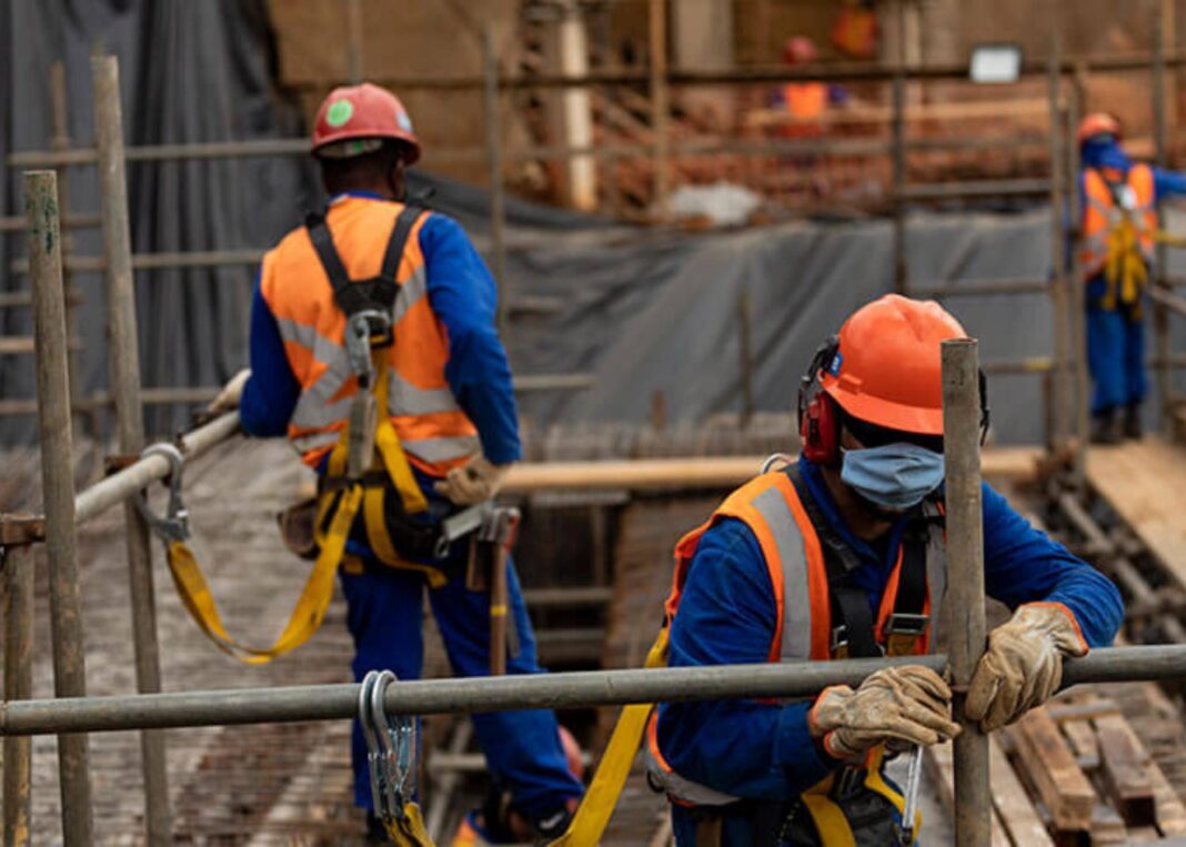 Plataforma oferta cerca de 500 vagas de emprego para Mariana (MG) e região Plataforma oferta cerca de 500 vagas de emprego para Mariana (MG) e região