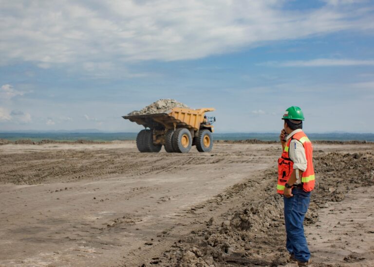 Em itabirito (MG), mineradora Vale oferta vagas de emprego para técnicos, soldadores e operadores