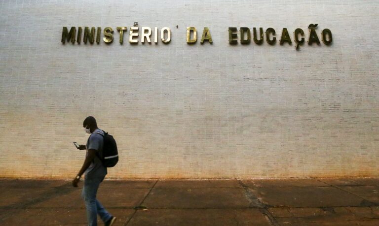 ENEM aborda MTST e redação sobre povos tradicionais do Brasil; Boulos comemora