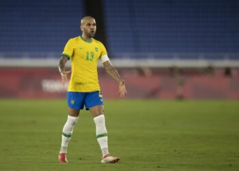 Daniel Alves ou Danilo, quem será o titular da Seleção Brasileira na Copa do Mundo?