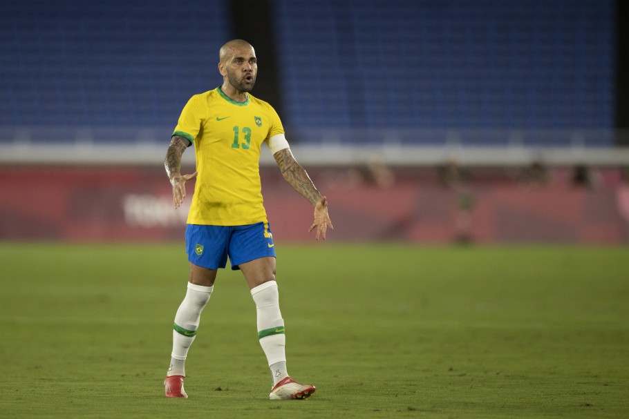 Daniel Alves ou Danilo, quem será o titular da Seleção Brasileira na Copa do Mundo?