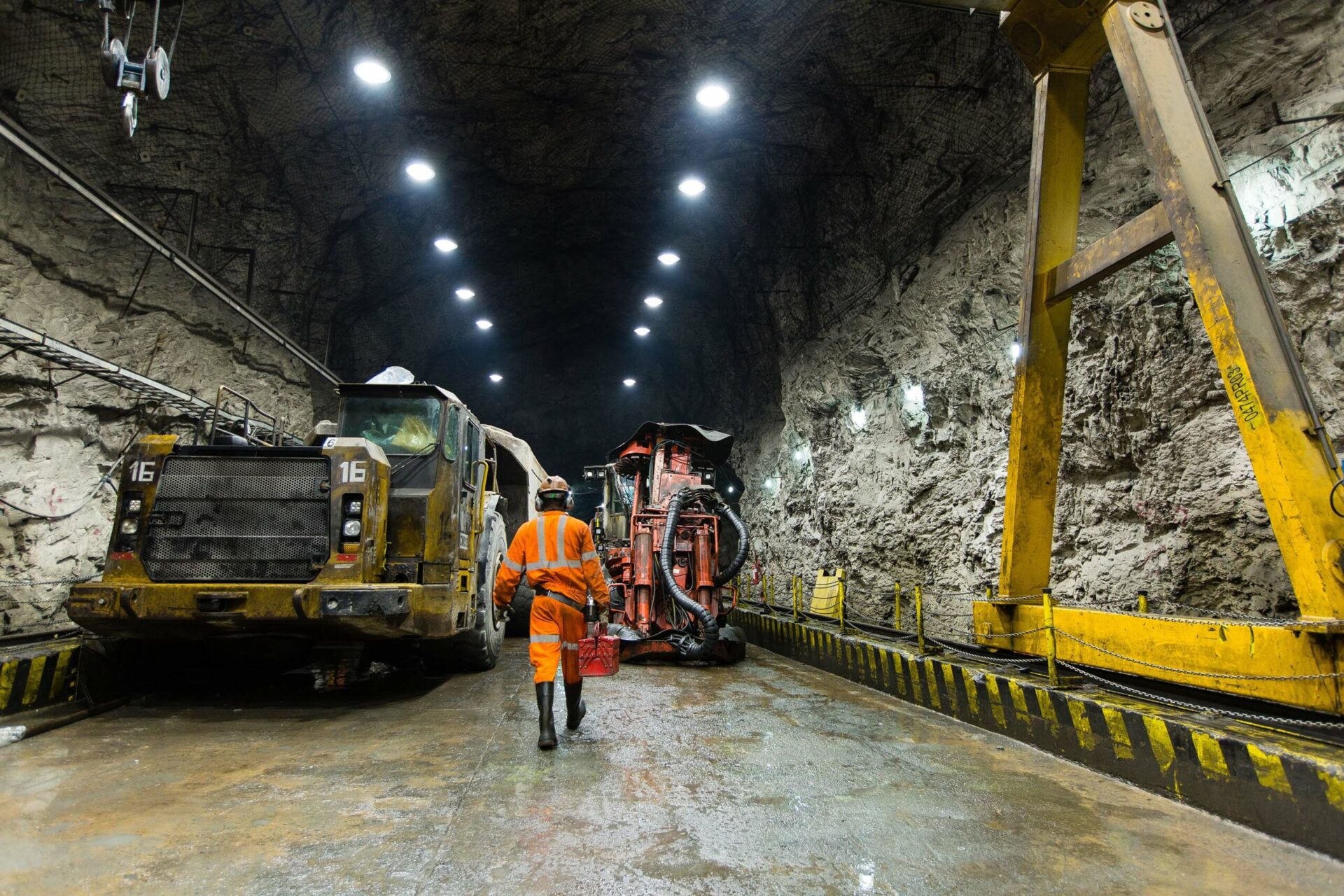 Vagas no setor minerário: AngloGold Ashanti oferta empregos em Minas Gerais e Goiás