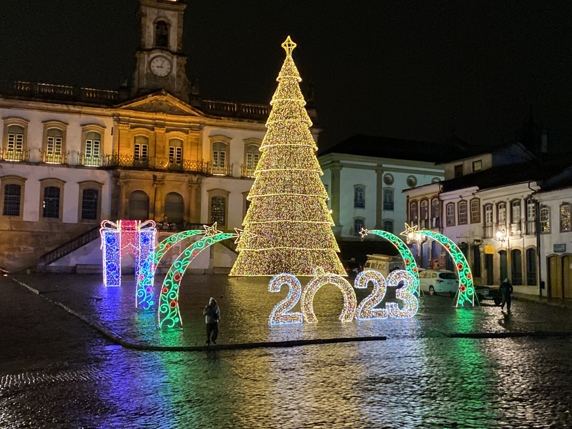 Ouro Preto: árvore gigante será iluminada na noite deste sábado (12)