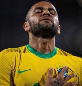 Daniel Alves é surpresa de Tite para a Copa; confira a sua trajetória e a lista de convocados