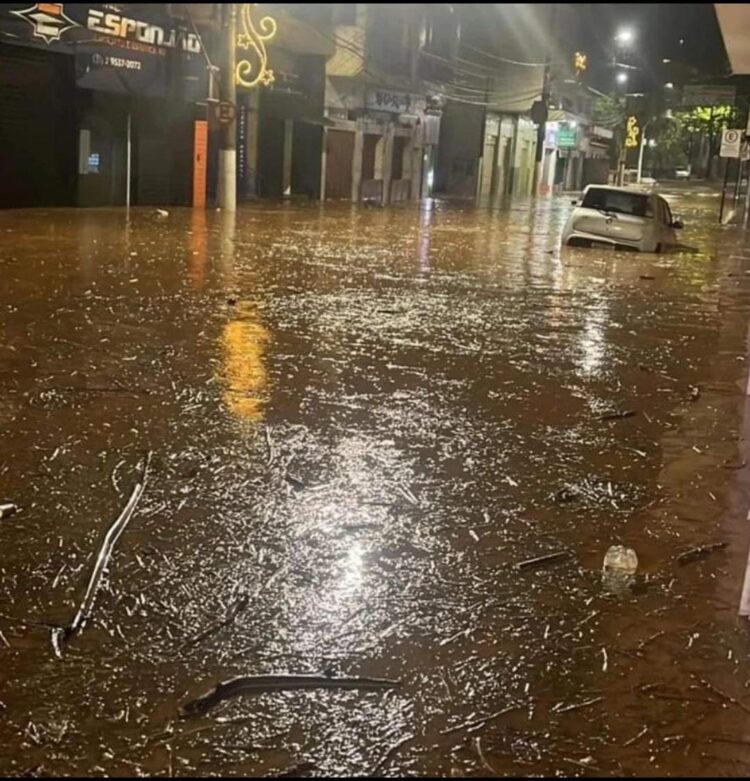 Itabirito sofre com novas inundações na madrugada desta quarta (30)