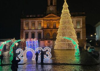 Decoração de Natal já pode ser vista no centro histórico de Ouro Preto