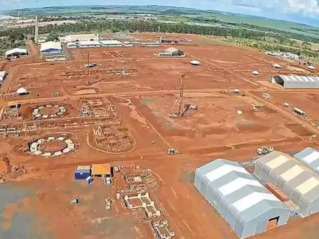 Fábrica de fertilizantes em Minas Gerais terá investimento de R$ 5 bilhões e 2 mil empregos gerados Fábrica de fertilizantes em Minas Gerais terá investimento de R$ 5 bilhões e 2 mil empregos gerados