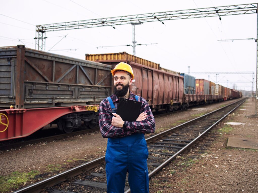 Empresa de engenharia contrata em MG operadores, auxiliares, motorista e técnicos para trabalho em ferrovia Empresa de engenharia contrata em MG operadores, auxiliares, motorista e técnicos para trabalho em ferrovia