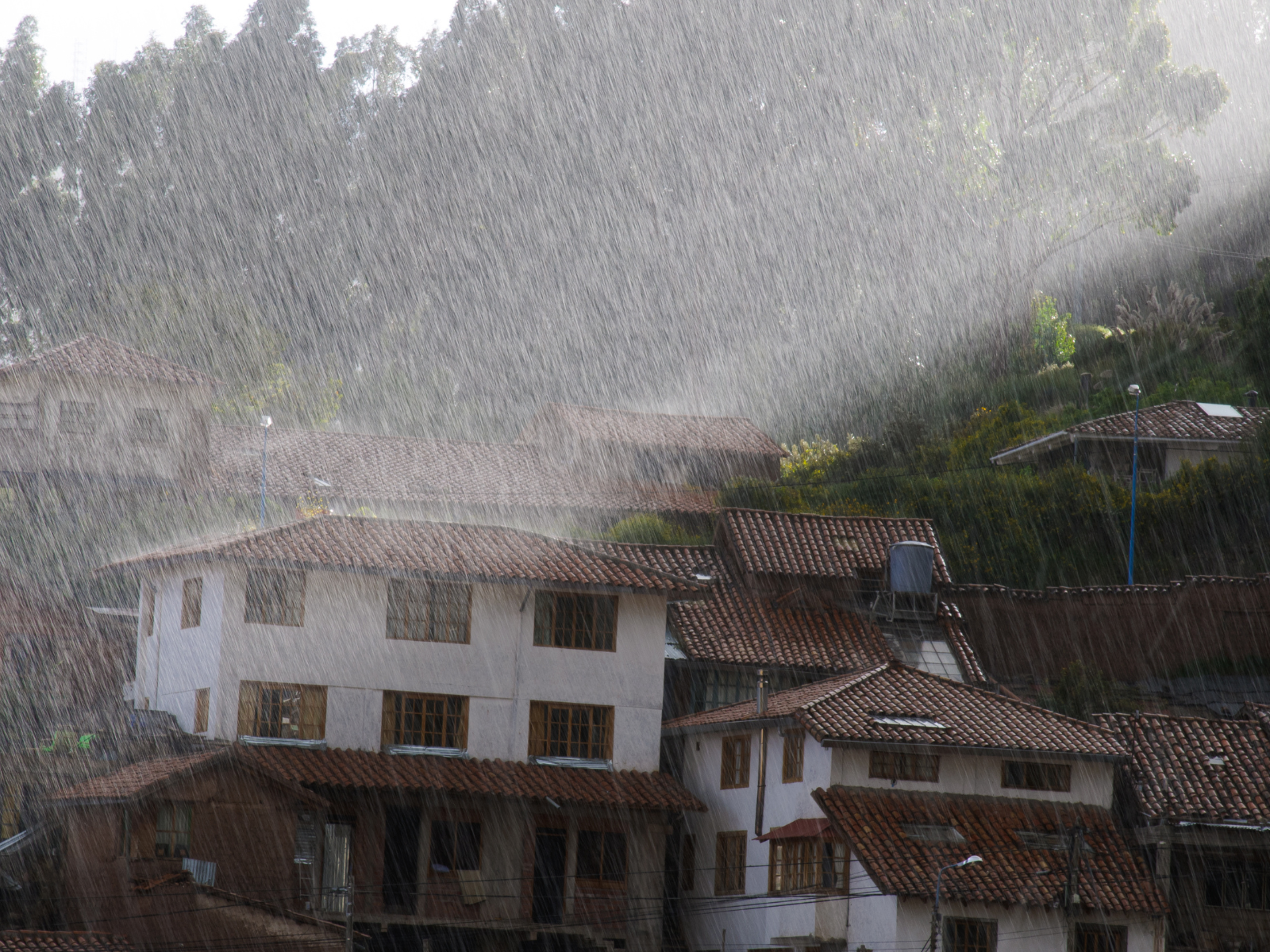 Período chuvoso começa em Minas Gerais, uma morte foi registrada