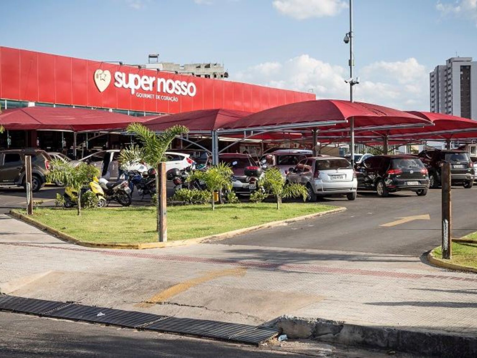 Rede de Supermercados tem 400 vagas de emprego abertas em Minas Gerais