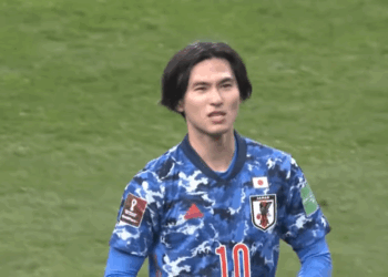 Camisa 10, Minamino é a grande esperança ofensiva