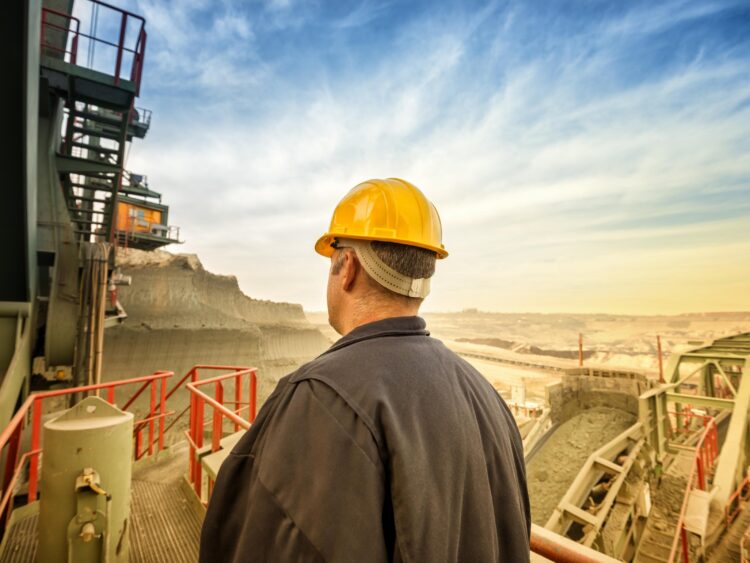 Mineradora MSM contrata profissionais em Minas Gerais para vagas de auxiliar e técnico