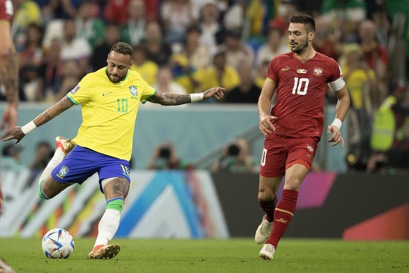 Caçado em campo, Neymar acabou se lesionando e perderá a fase de grupos da Copa do Mundo 