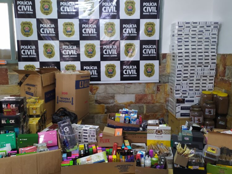 Polícia Civil apreende cerca de 400 cigarros eletrônicos em Mariana (MG); homem é preso em fragrante