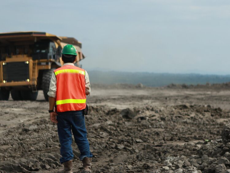 Vale inicia novembro com dezenas de vagas de emprego em 35 cargos em MG