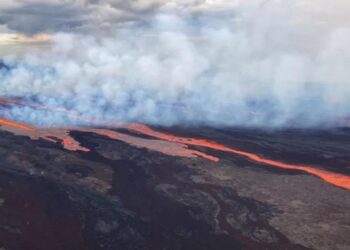 Maior vulcão ativo no mundo entra em erupção no Havaí