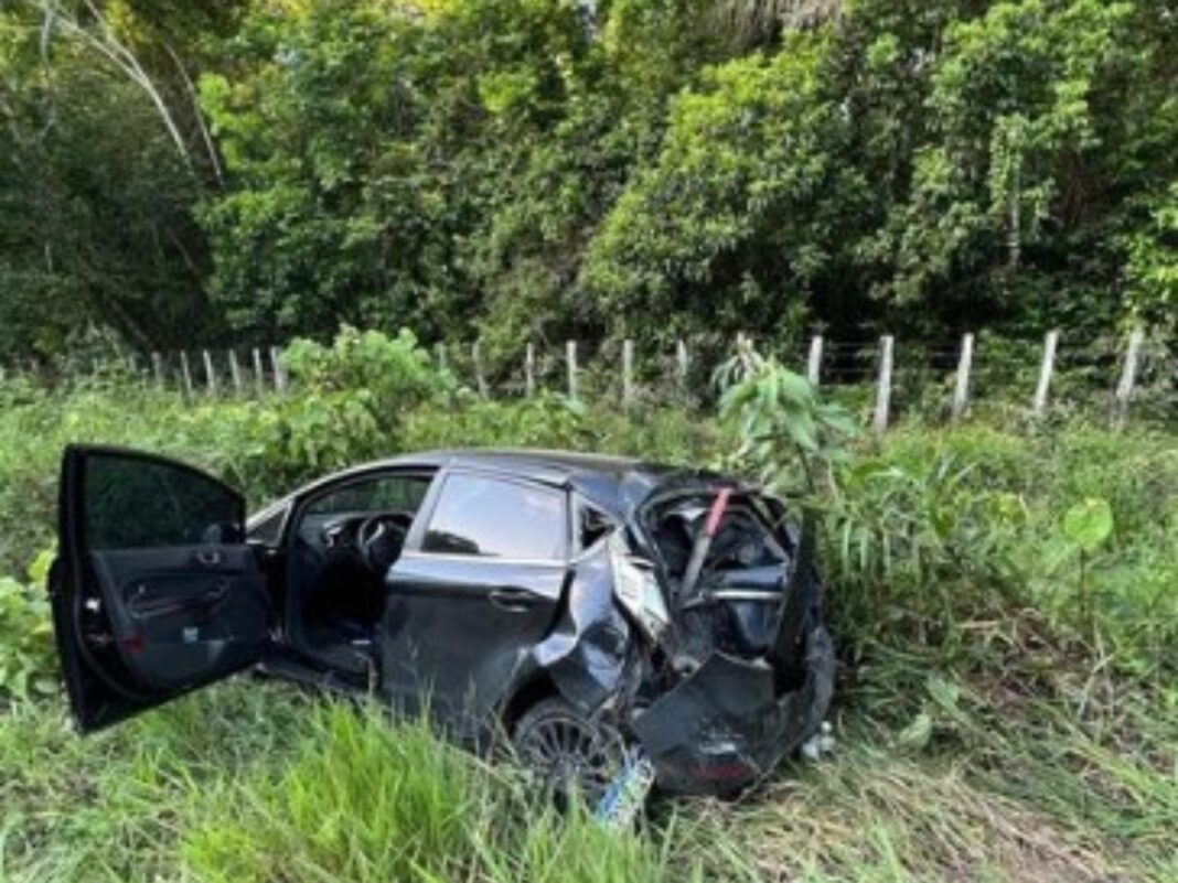 Ex-BBB sofre acidente de carro: "livramento de Deus"