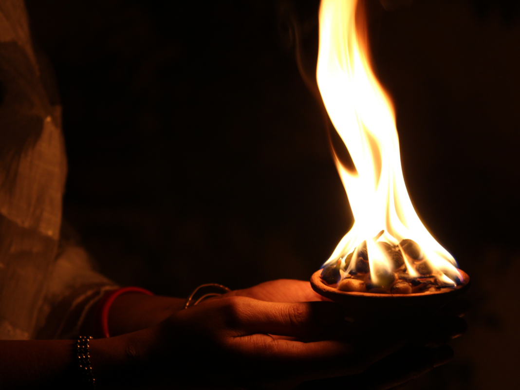 Espiritualidade: cinco mantras para recitar durante a virada do ano Espiritualidade: cinco mantras para recitar durante a virada do ano