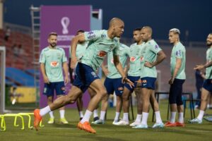 Copa do Mundo: Brasil perde favoritismo contra Camarões por usar time reserva? Copa do Mundo: Brasil perde favoritismo contra Camarões por usar time reserva?