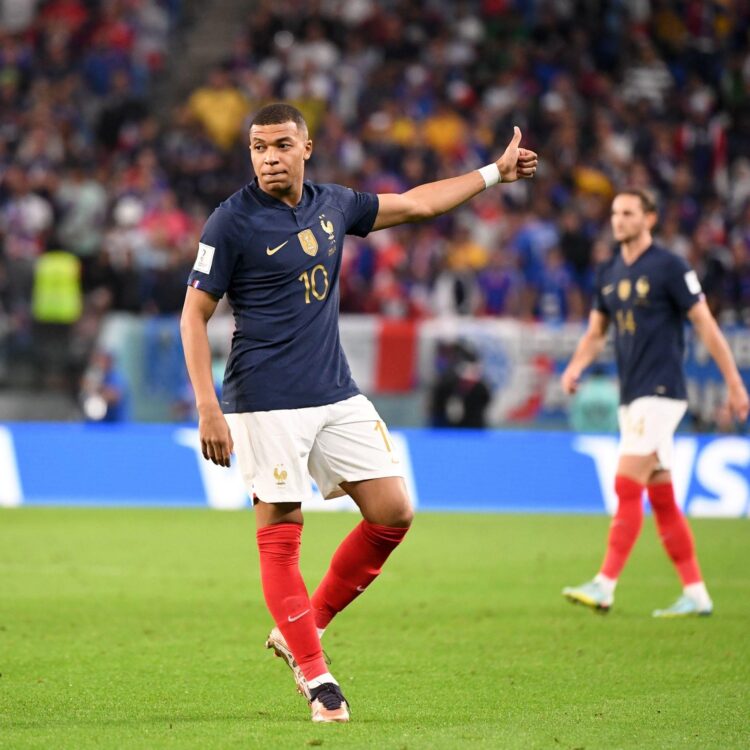 Com sete gols e apenas 23 anos, Mbappé tem possibilidades reais de se tornar maior artilheiro da história da Copa do Mundo