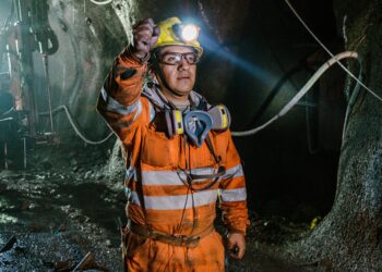 AngloGold contrata analistas, auxiliares, eletricistas, engenheiros, mecânicos, operadores e técnicos