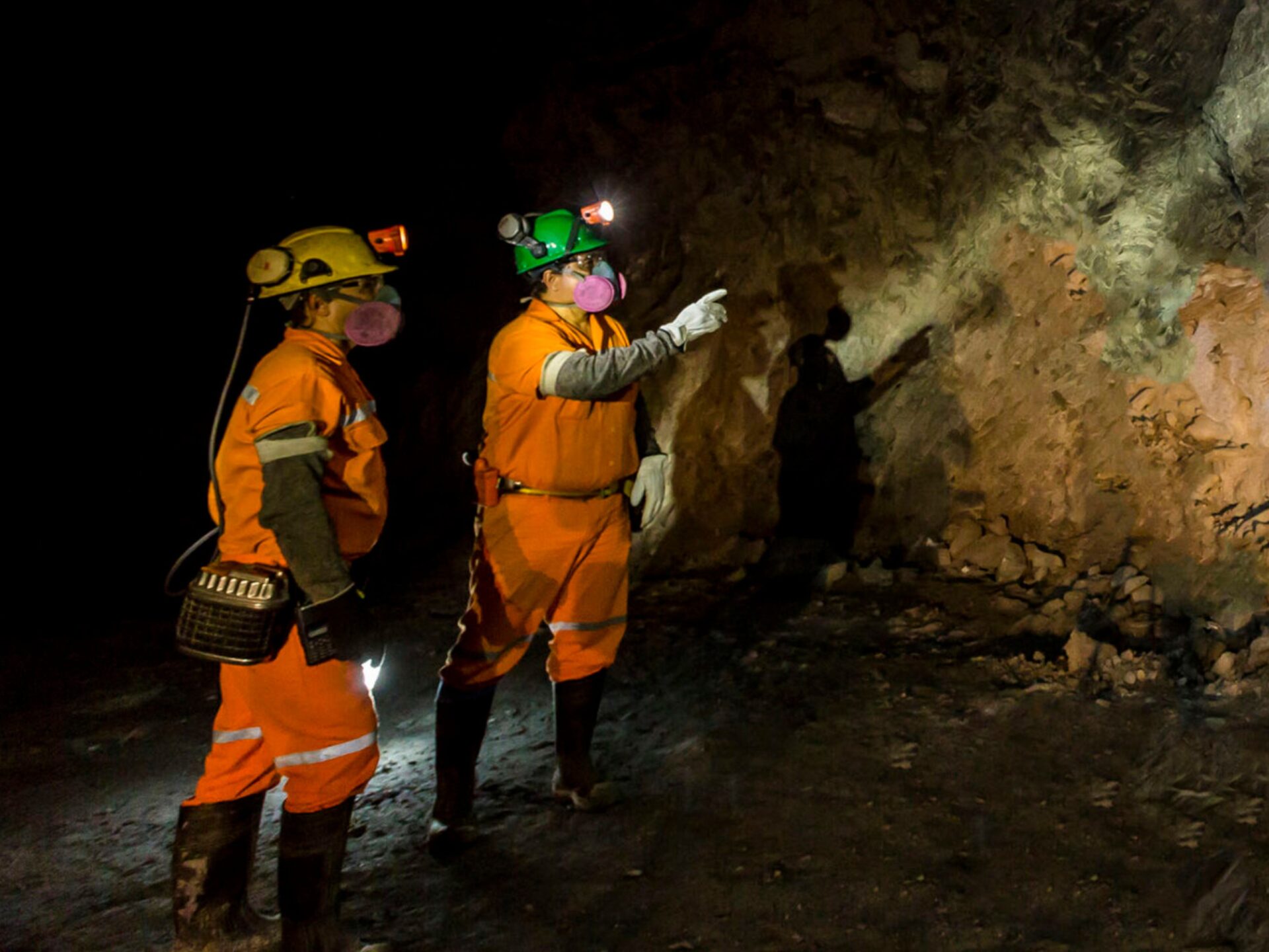 Vagas na mineração: AngloGold contata mecânicos, técnicos, auxiliares, operadores, eletricistas e vigilantes
