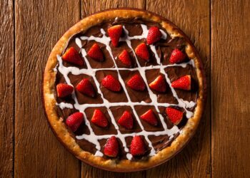 Aprenda a fazer pizza doce e incremente a ceia de Natal com um toque especial