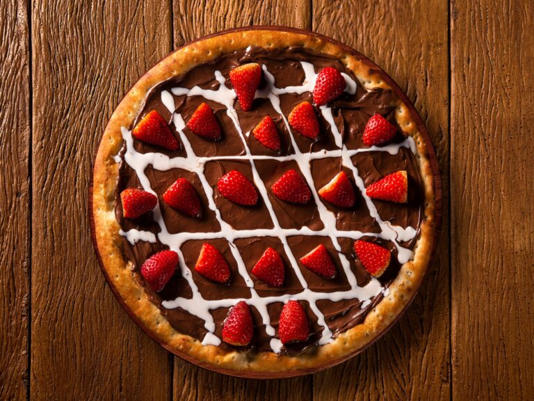 Aprenda a fazer pizza doce e incremente a ceia de Natal com um toque especial