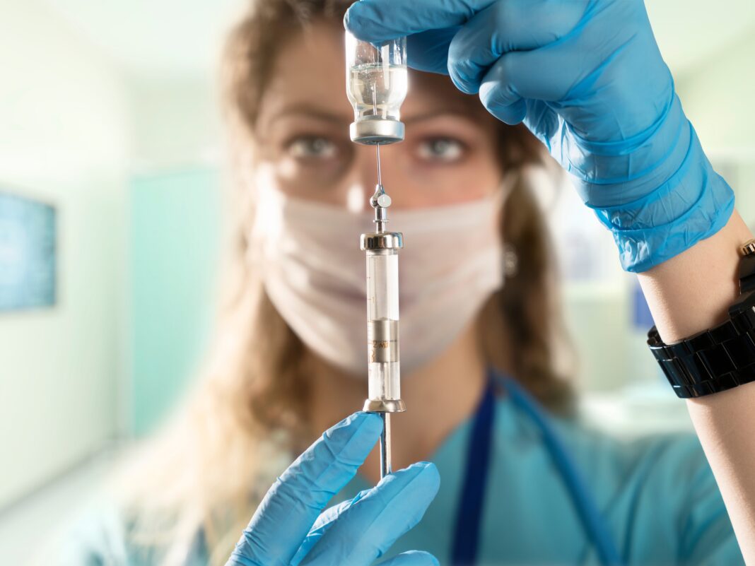 Vacina testada nos EUA contra HIV tem resposta imunológica em 97% dos voluntários Vacina testada nos EUA contra HIV tem resposta imunológica em 97% dos voluntários