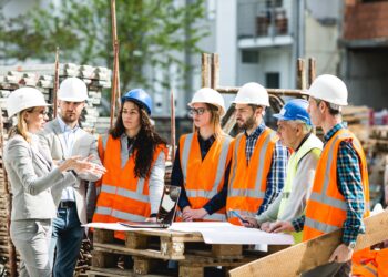 Mais de 600 vagas: servente de obras, pedreiros, carpinteiros e outras oportunidades disponíveis em MG na construção civil