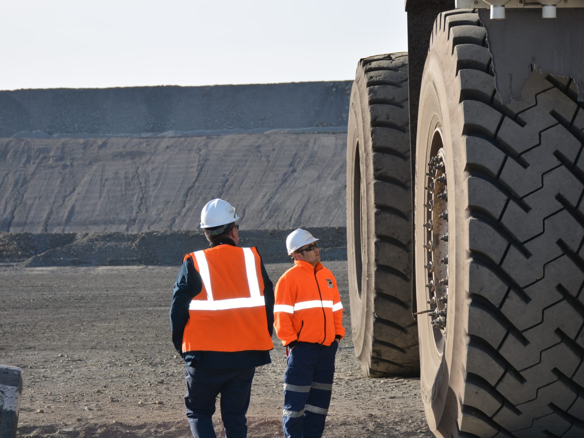 Mineração Morro do Ipê contrata técnicos, operadores, estagiários e mais; 31 vagas disponíveis