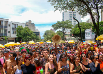 Belo Horizonte prepara pré-carnaval com desfile de mais de 100 blocos de rua