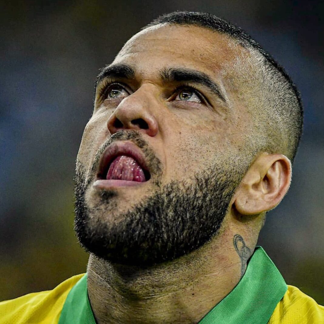 Versão de Daniel Alves é desmentida com imagens de câmera de segurança e jogador segue preso Versão de Daniel Alves é desmentida com imagens de câmera de segurança e jogador segue preso