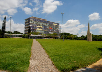 Concurso público da UFMG tem 56 vagas de nível médio e superior