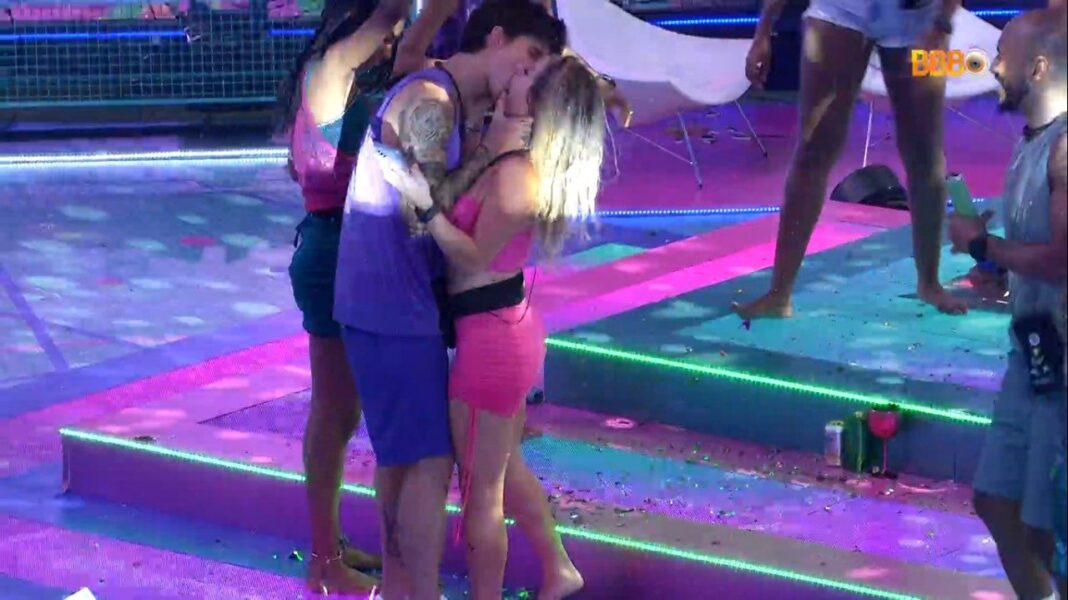 Bruna Griphao e Gabriel protagonizam segundo beijo do BBB23 Bruna Griphao e Gabriel protagonizam segundo beijo do BBB23