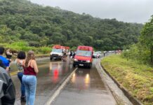 Ouro Preto: acidente entre carro e carreta deixa BR-356 interditada na tarde de domingo
