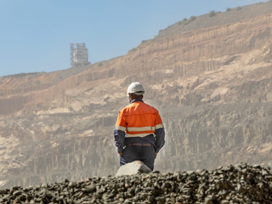 Empresa de mineração contrata auxiliares, mecânico, soldador e vulcanizador Empresa de mineração contrata auxiliares, mecânico, soldador e vulcanizador