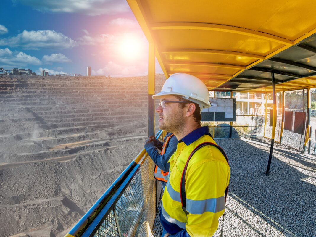 Mineradora anuncia abertura de vagas para auxiliares Mineradora anuncia abertura de vagas para auxiliares