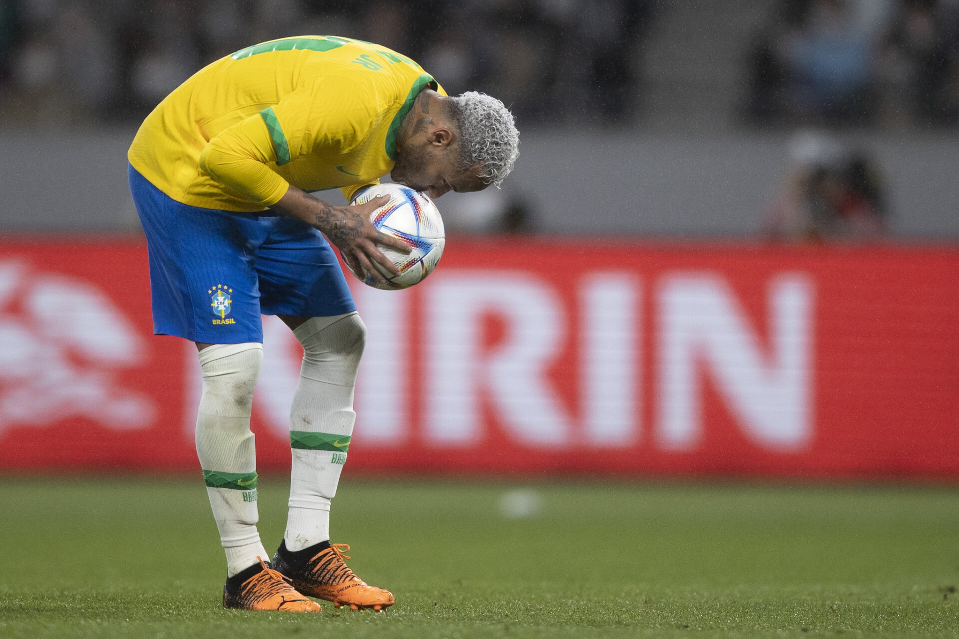 Por que Neymar hesita em voltar à Seleção Brasileira?