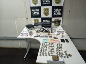 Operação das Polícias Militar e Civil resulta em apreensão de submetralhadora e prisão de traficante, em Itabirito (MG) Operação das Polícias Militar e Civil resulta em apreensão de submetralhadora e prisão de traficante, em Itabirito (MG)