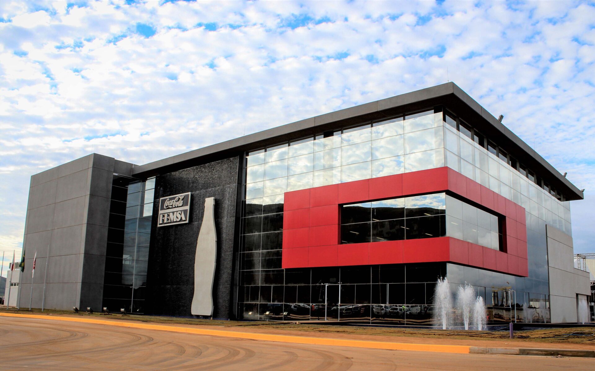 Coca-Cola FEMSA Brasil abre novas vagas de emprego na fábrica em Itabirito neste mês